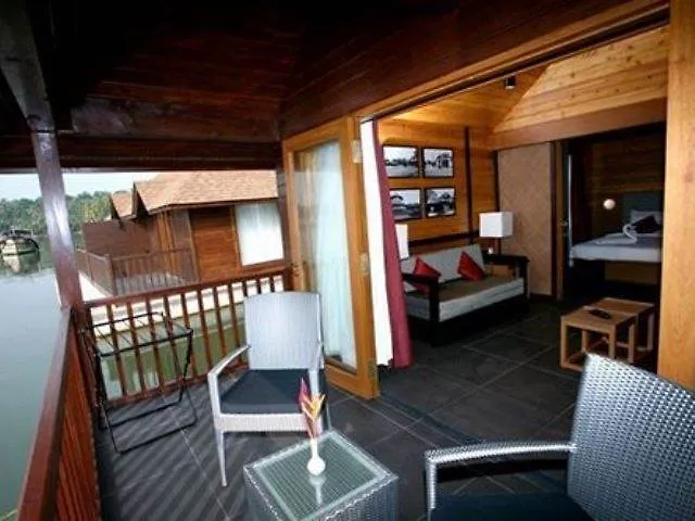 Semesteranläggning (resort) Club Mahindra Ashtamudi Hotell Nīndakara