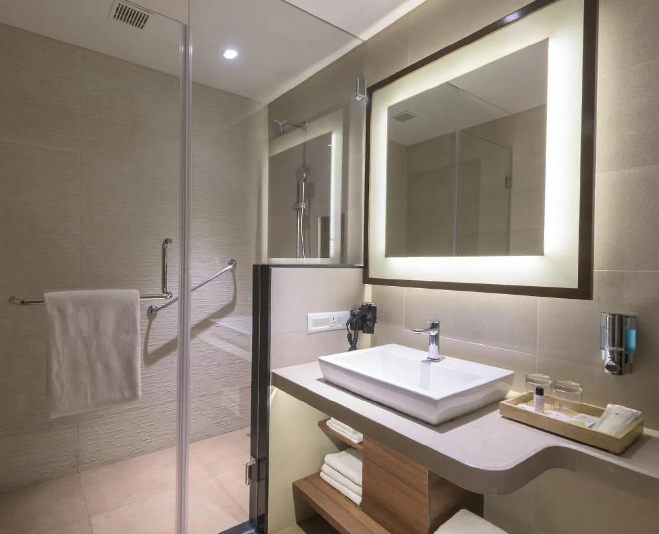 Club Mahindra Ashtamudi Hotell Nīndakara 4*,  Indien