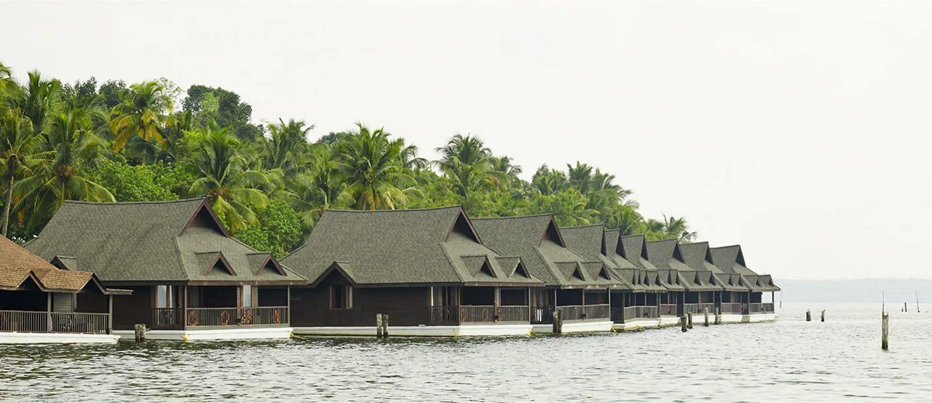 Club Mahindra Ashtamudi Hotel Nīndakara Resort